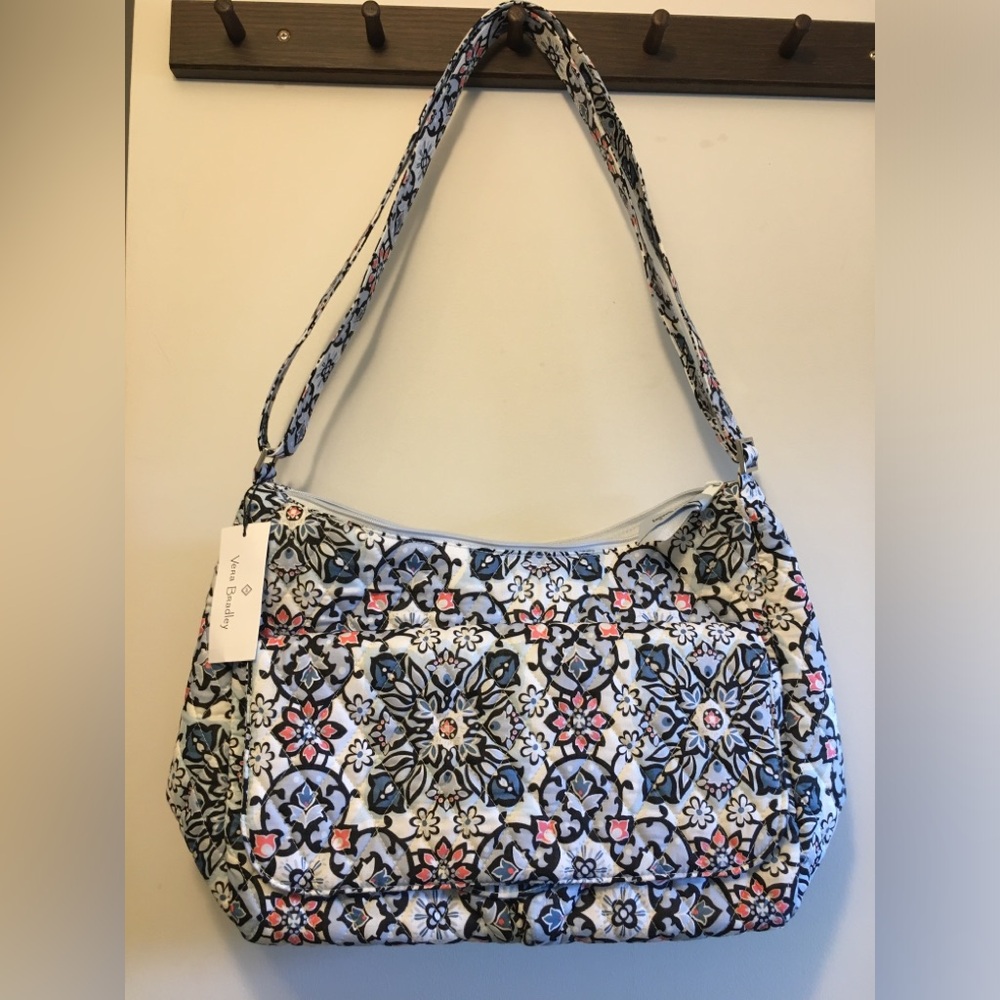 NWT Vera Bradley Messenger Bag. 
Pattern- Lisbon Medallion. - Picture 2 of 8